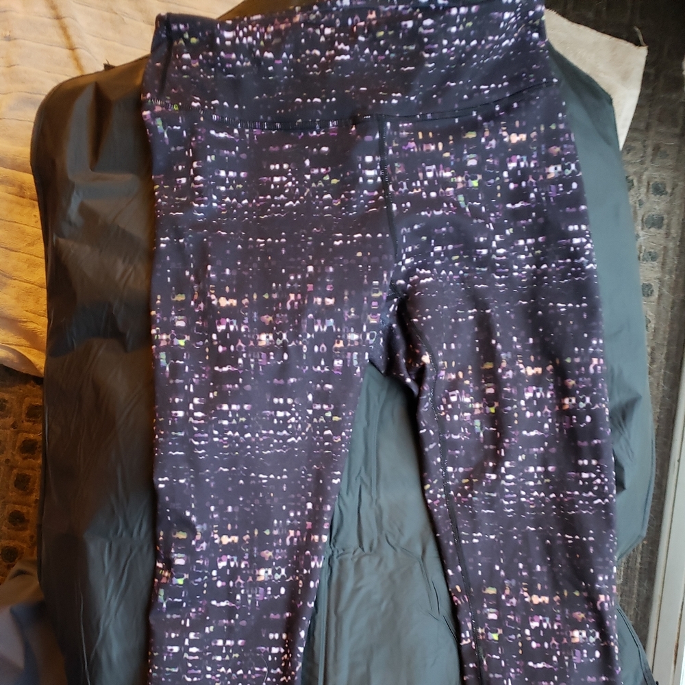 Fabletics powerhold leggings, size small, black pink pattern.